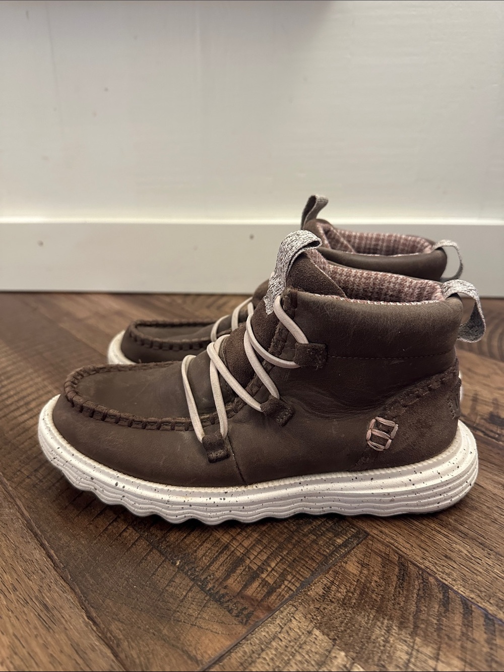 HEYDUDE Reyes Boot Leather Cocoa Brown Ankle Boots Women’s 5